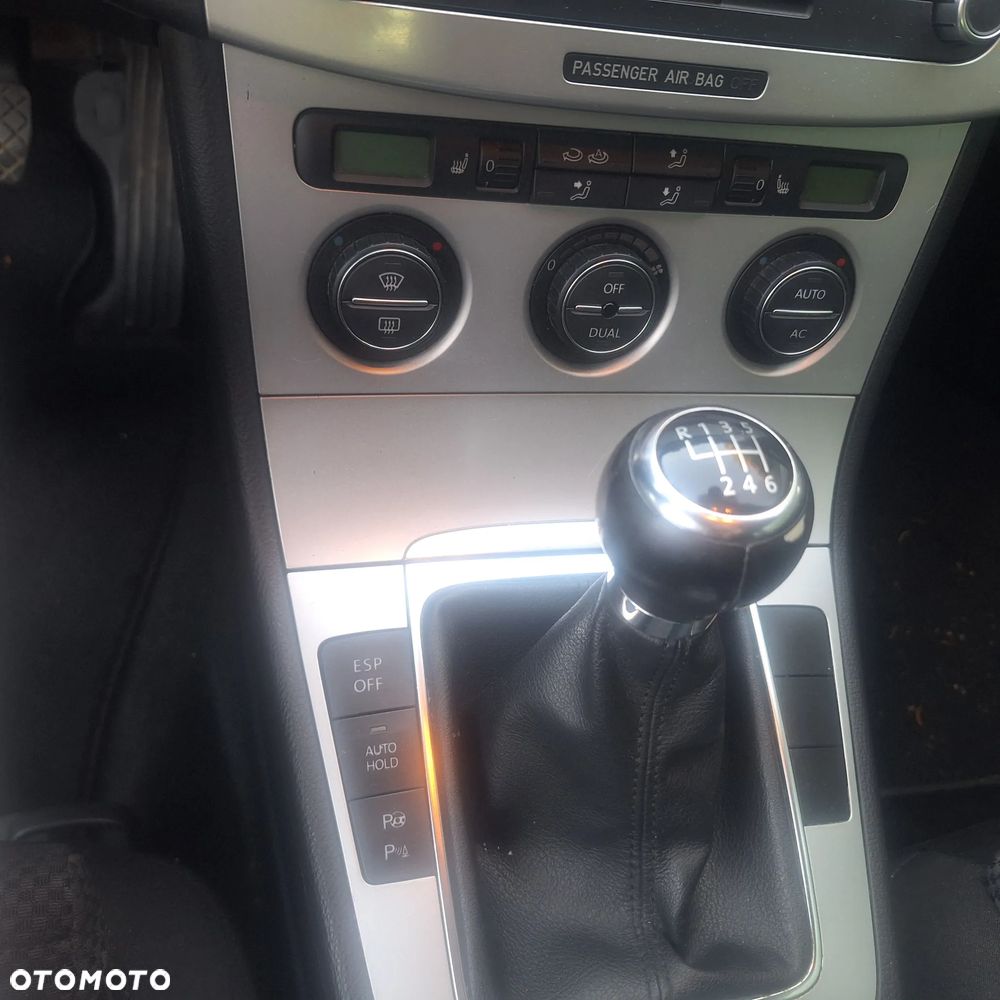 Volkswagen Passat Variant 2.0 TDI DPF Comfortline - 11