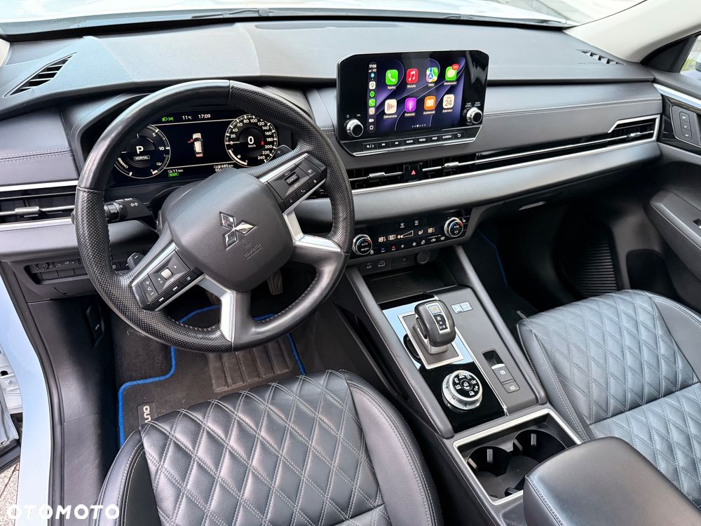 Mitsubishi Outlander - 10