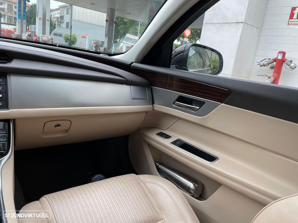 Jaguar XF 2.0 D Portfolio Aut. - 14