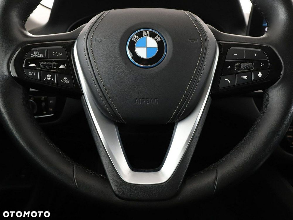 BMW Seria 5 520e Luxury Line - 23