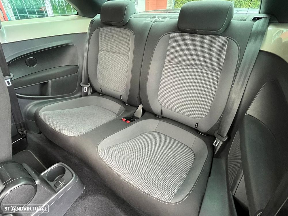 VW New Beetle - 16