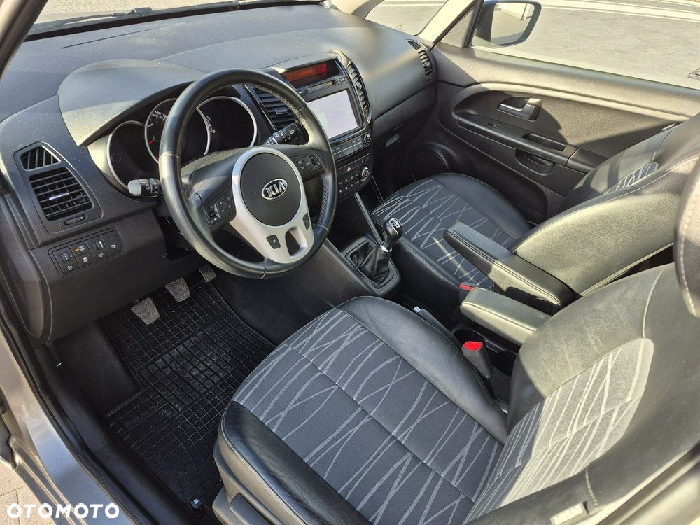 Kia Venga - 10