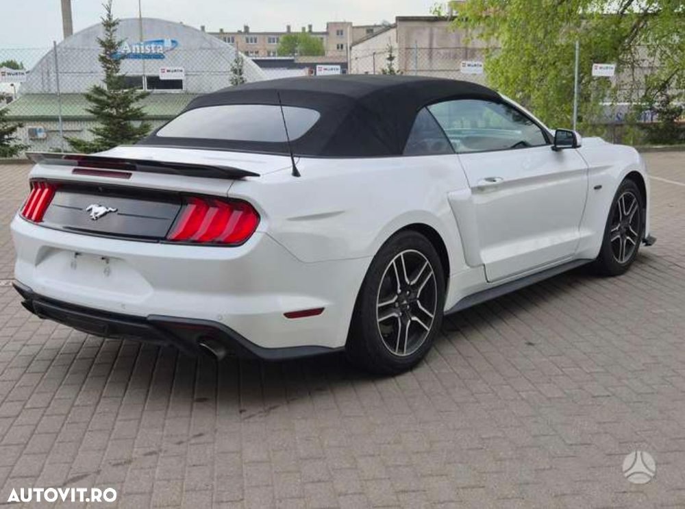 Ford Mustang - 4