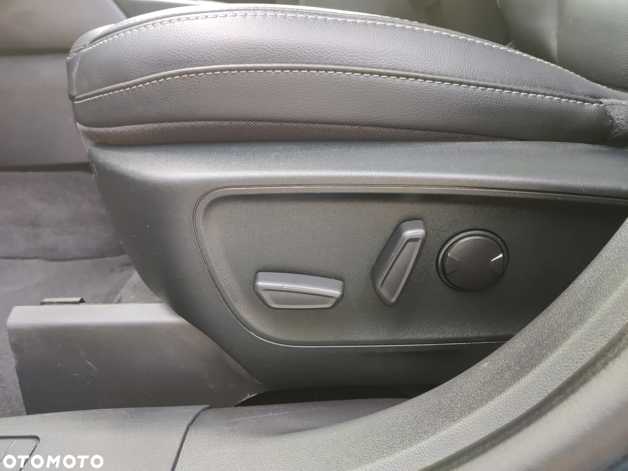 Ford Escape 2.0 EcoBoost AWD Titanium - 24