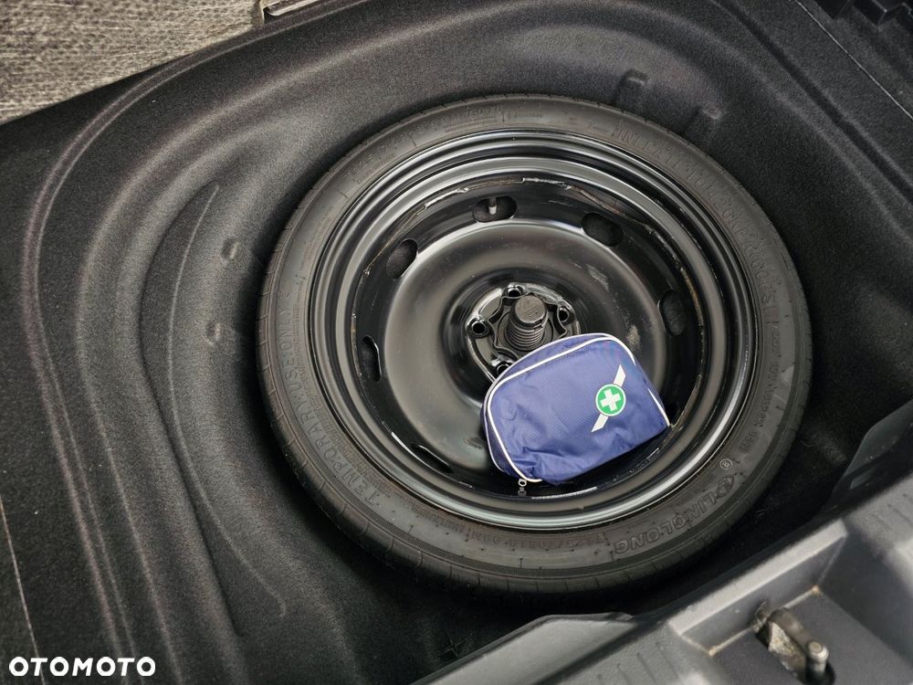 Volkswagen Golf Variant - 11