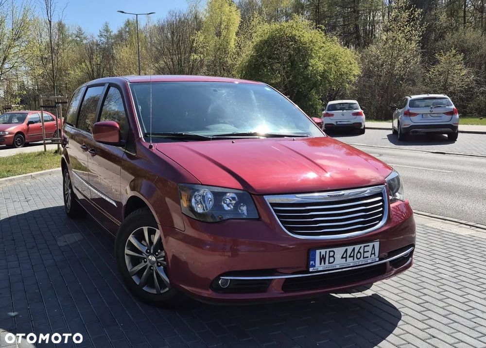 Chrysler Town & Country - 2