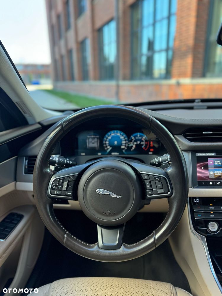 Jaguar XF 2.0 i4D R-Sport - 23