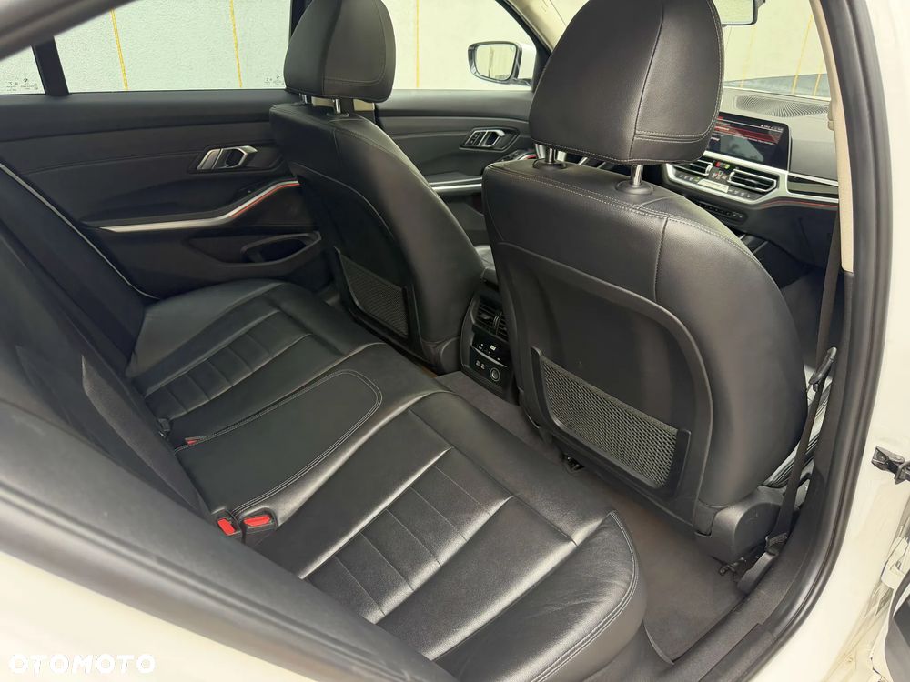 BMW Seria 3 320i Edition Luxury Line Purity - 18