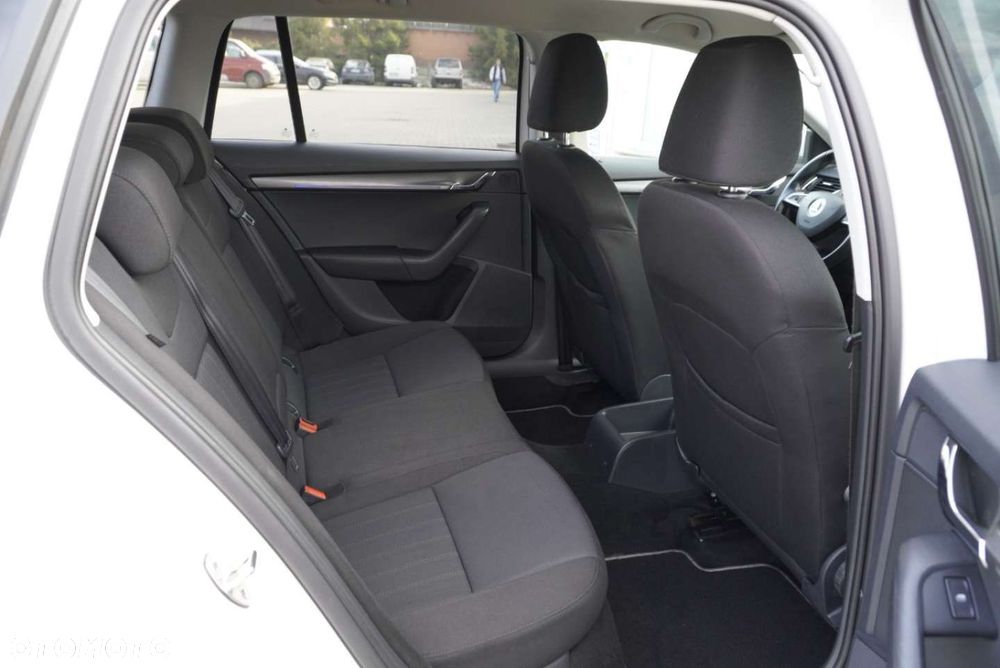 Skoda Octavia 1.5 TSI ACT DSG Ambition - 8