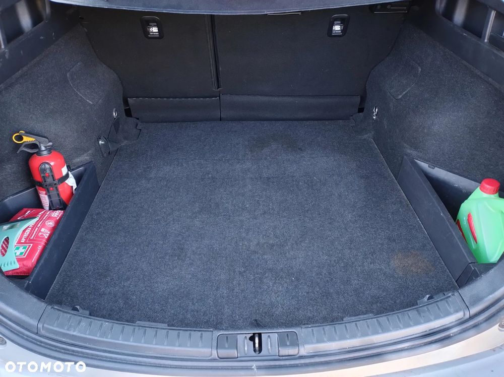 Toyota Auris 1.6 Premium - 12