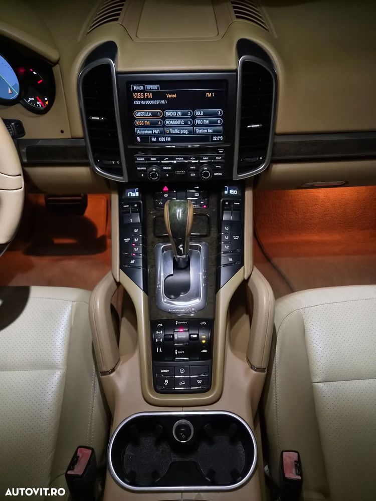 Porsche Cayenne 3.0 L V6 - 9