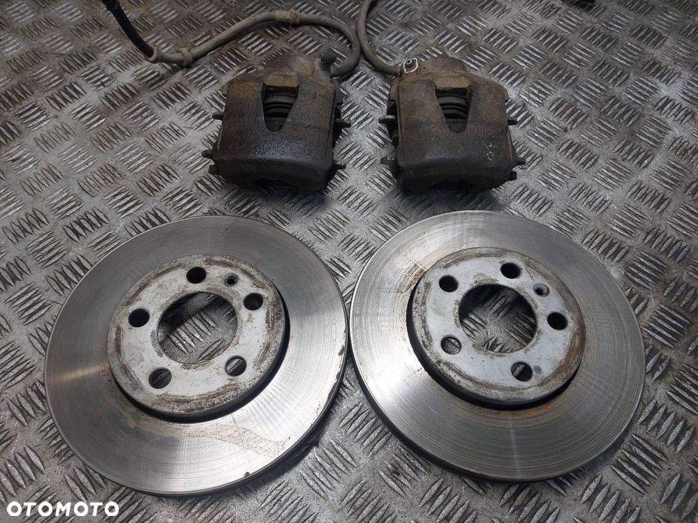 TARCZE HAMULCOWE PRZÓD + KLOCKI + ZACISKI SKODA FABIA I 1.2 6V - 2