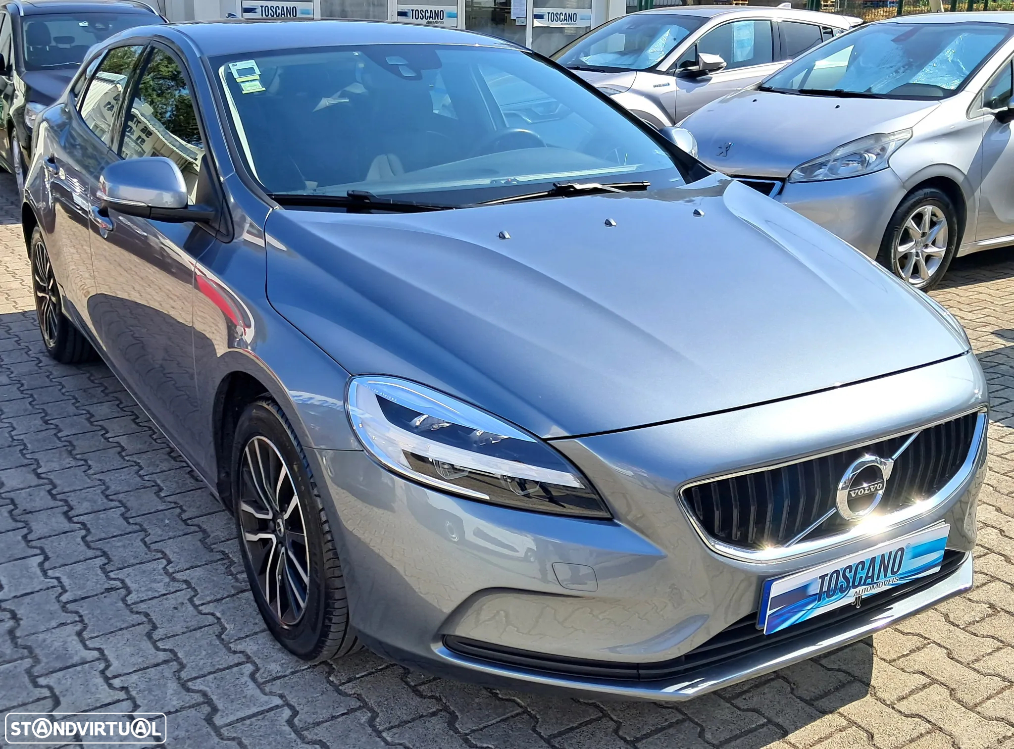 Volvo V40 2.0 D3 Momentum - 4