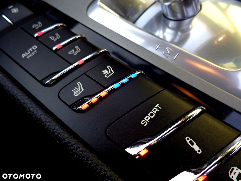 Porsche Panamera 4 PDK Edition - 24