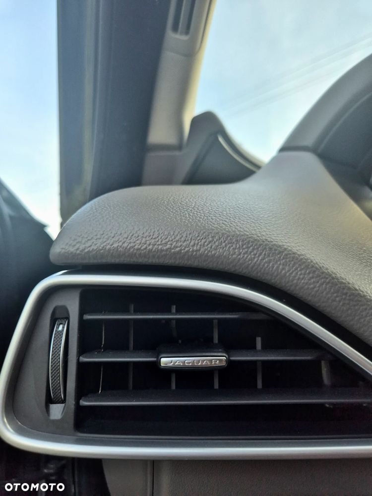 Jaguar XE 20d Prestige - 18