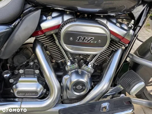 Harley-Davidson Touring Street Glide - 16