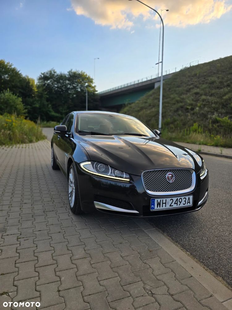 Jaguar XF 2.0 T Luxury - 14