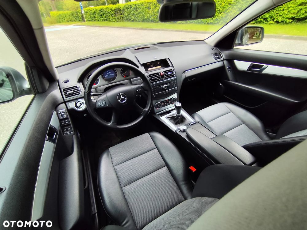 Mercedes-Benz Klasa C 180 BlueEFFICIENCY Avantgarde - 25