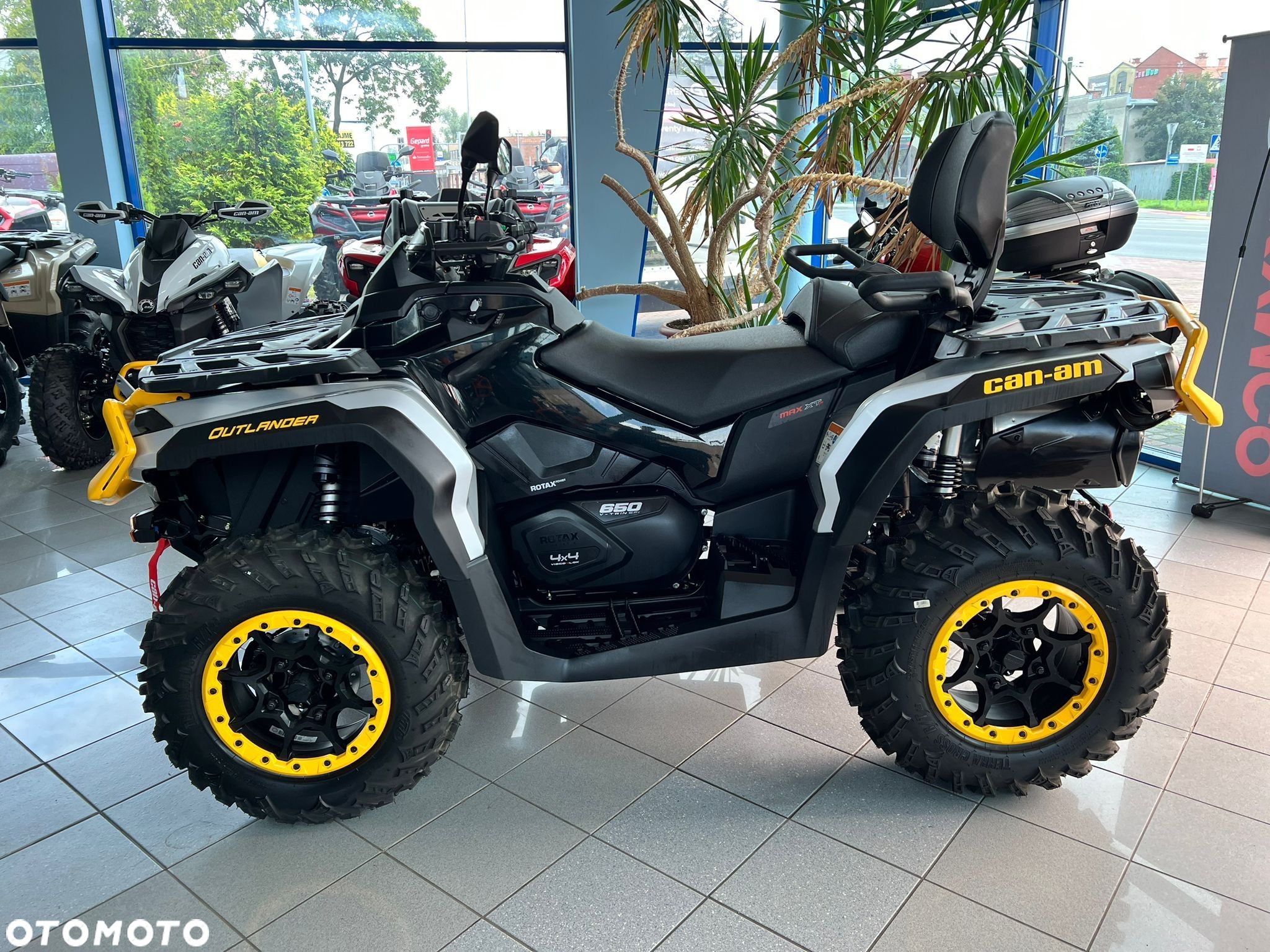 Can-Am Outlander Max - 1