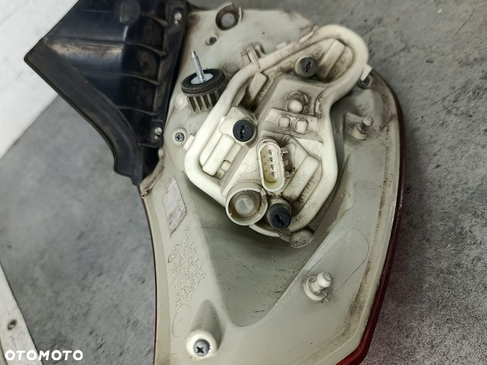 LAMPA TYLNA PRAWA OPEL ASTRA J HATCHBACK - 2