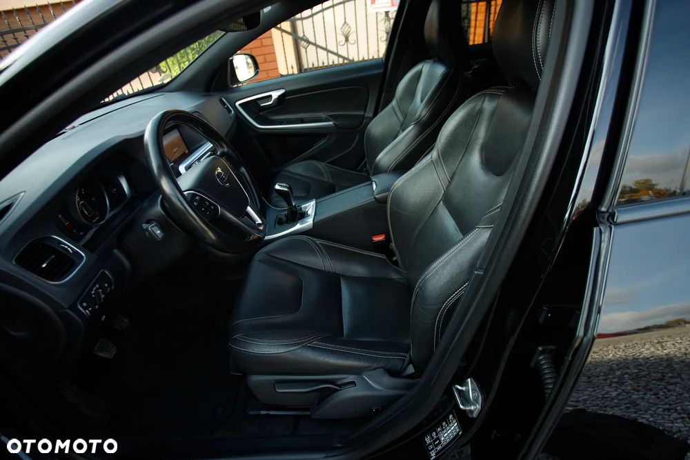 Volvo V60 D3 Summum - 27