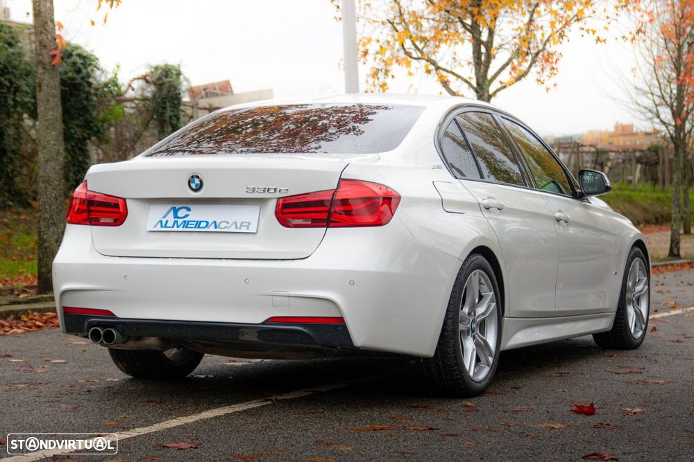 BMW 330 e iPerformance Pack M - 32
