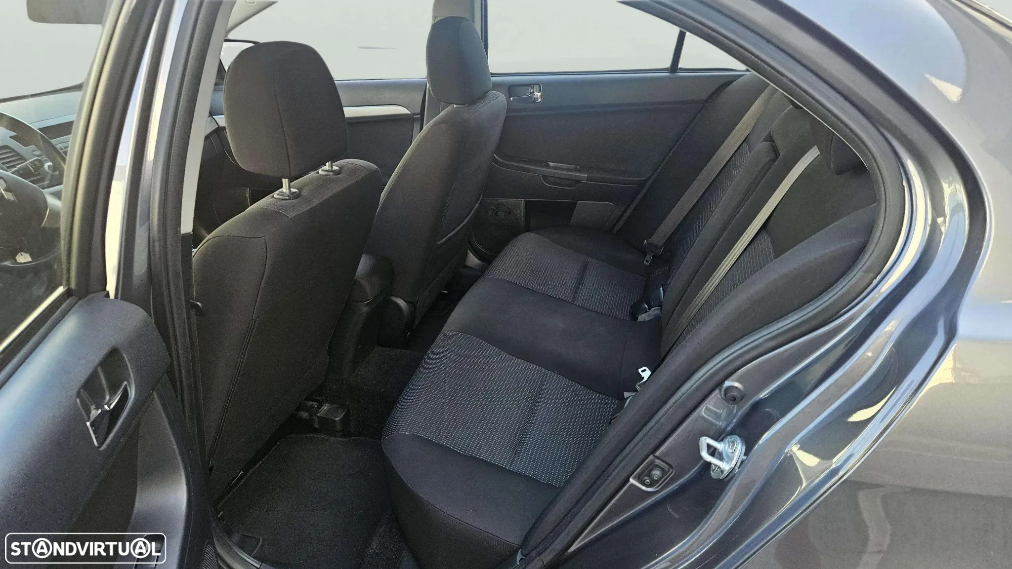 Mitsubishi Lancer 1.5 Invite - 12