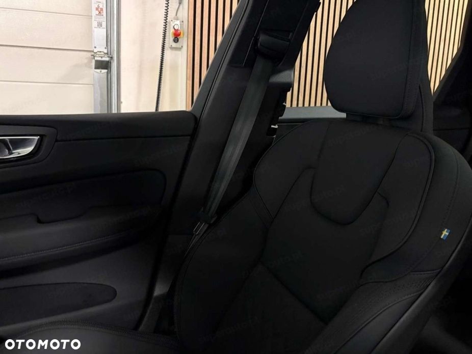 Volvo XC 60 B5 B AWD Plus Dark - 19