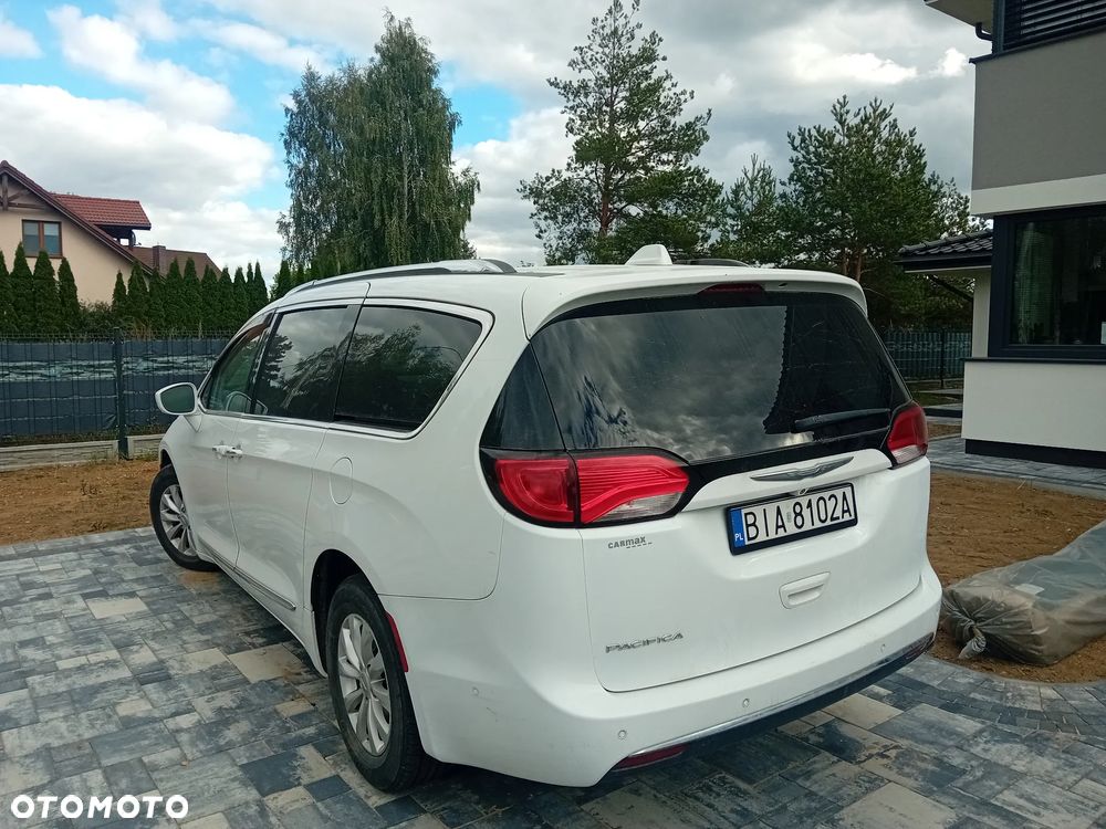 Chrysler Pacifica - 3