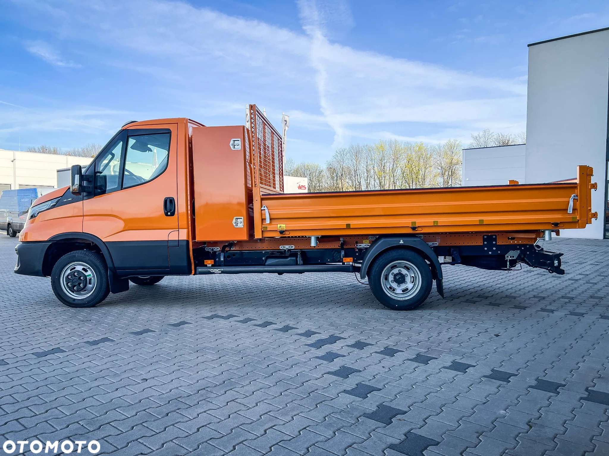 Iveco Daily 35C18H 3.0 Diesel, 6MT, Wywrot & ToolBox - 9