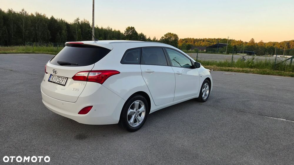 Hyundai i30 i30cw 1.4 Intro Edition - 16