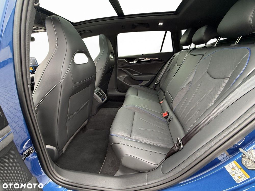 Volkswagen Passat Variant 2.0 TSI 4Mot R-Line Plus DSG - 26