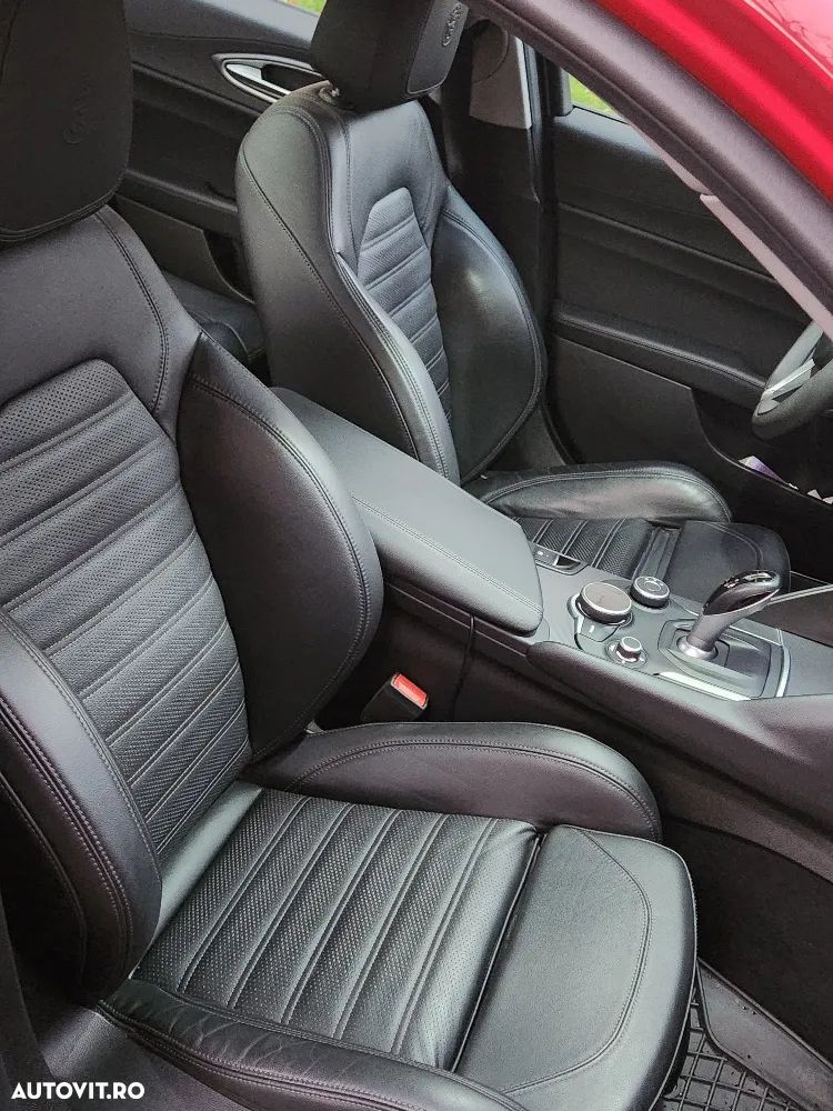 Alfa Romeo Giulia 2.0 Turbo AWD AT8 Veloce - 11