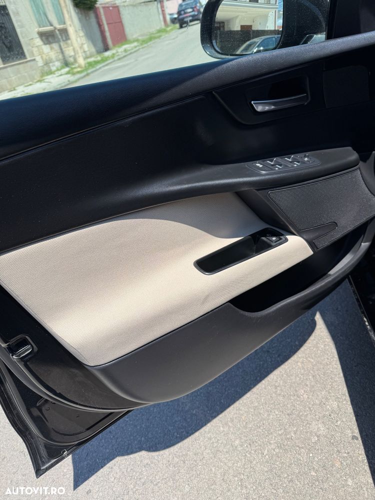 Jaguar XE 2.0 Pure - 3