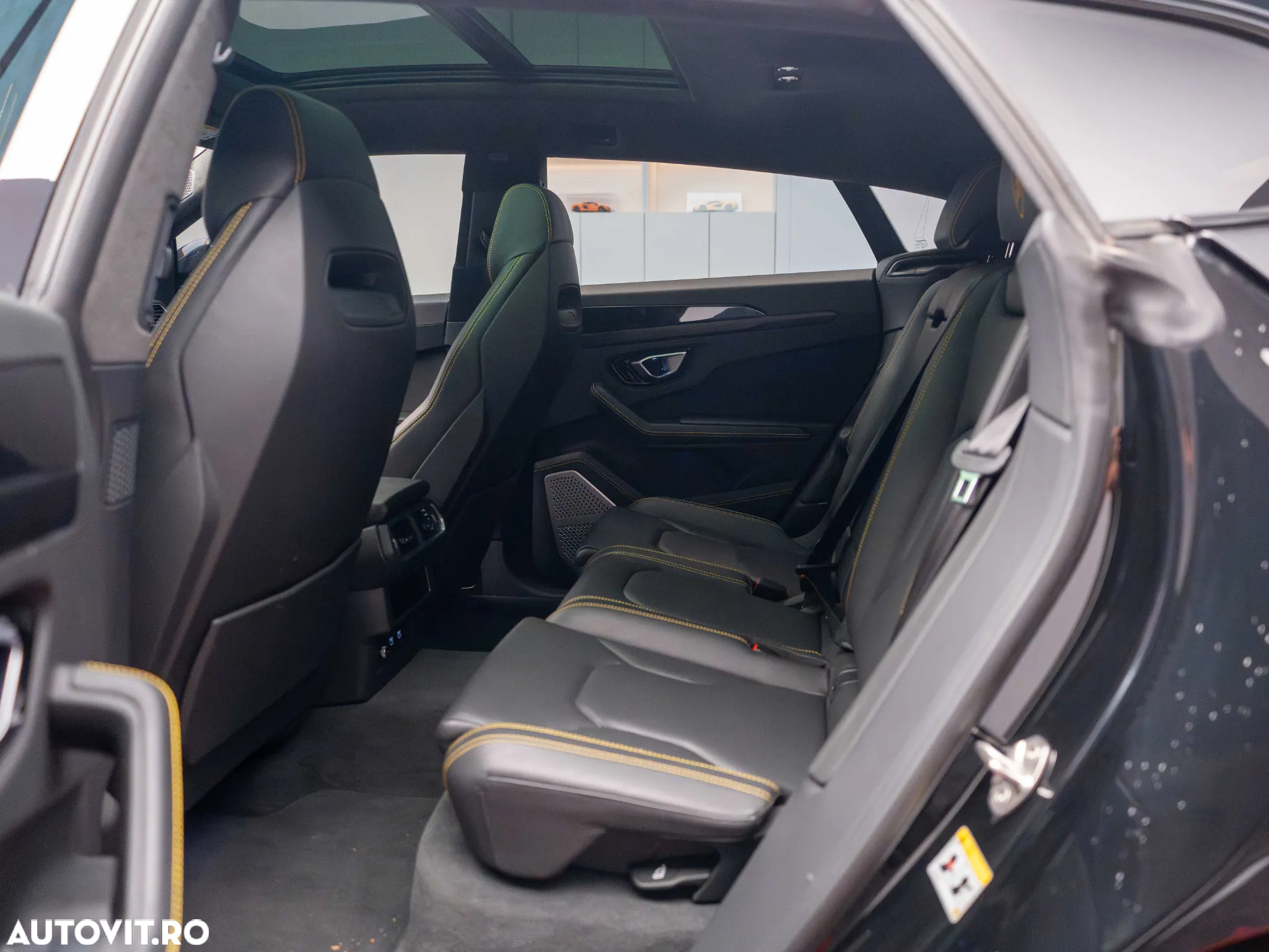 Lamborghini URUS Standard - 15