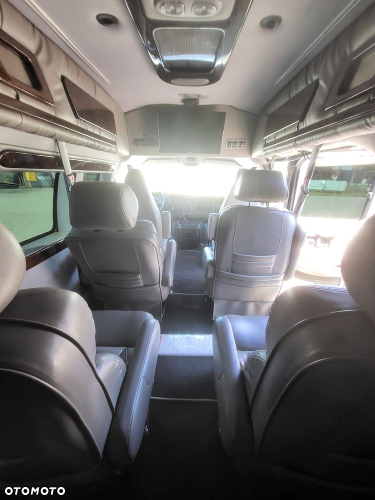 Chevrolet Express - 8