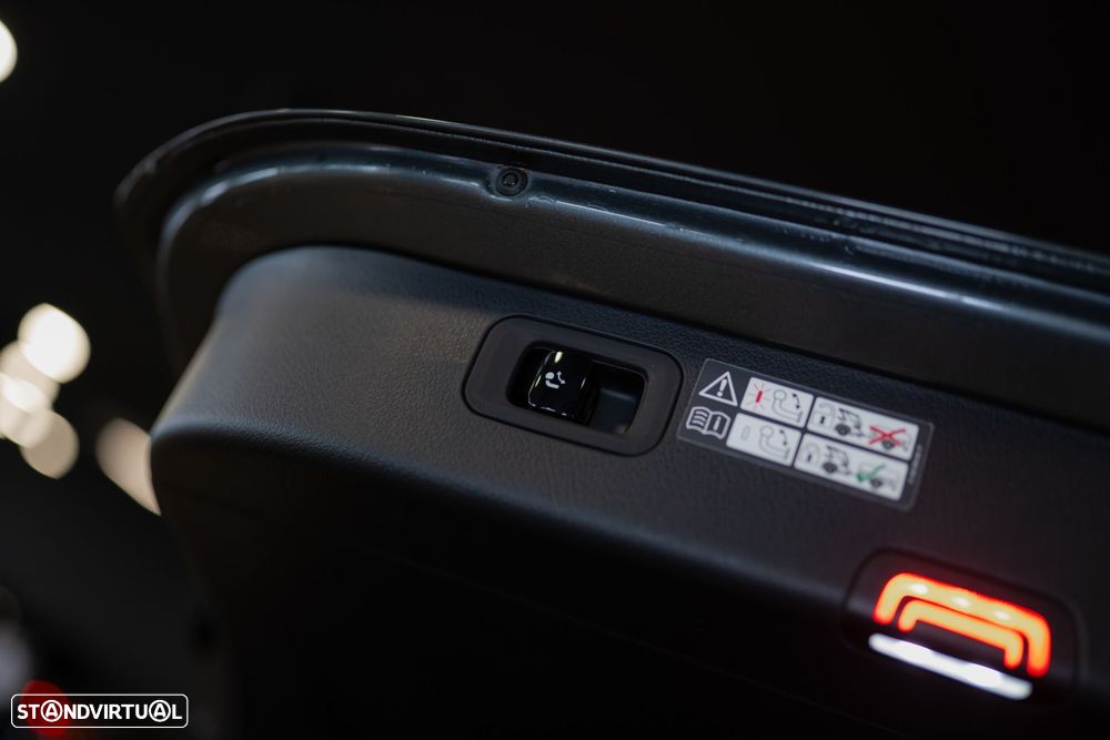 Mercedes-Benz C 300 e AMG Line - 44