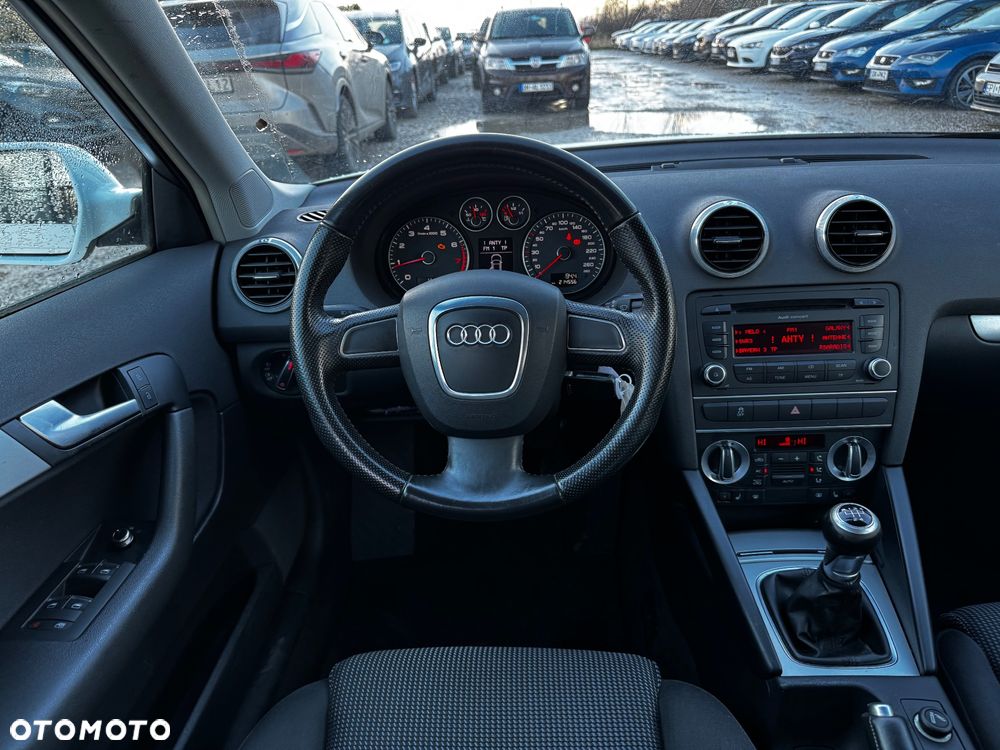 Audi A3 Sportback 1.6 Ambiente - 28