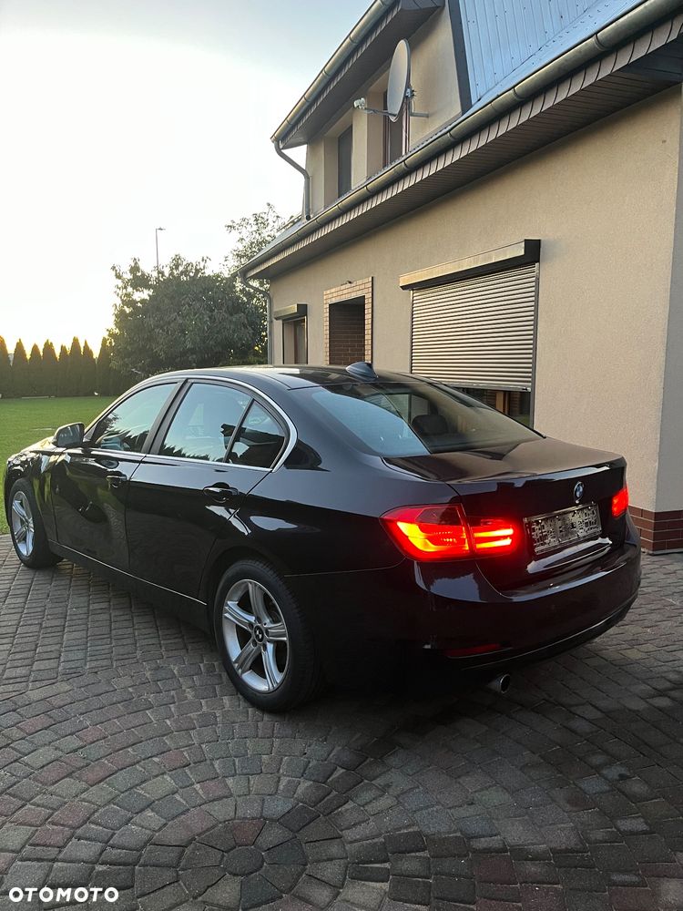 BMW Seria 3 318d Sport Line - 5