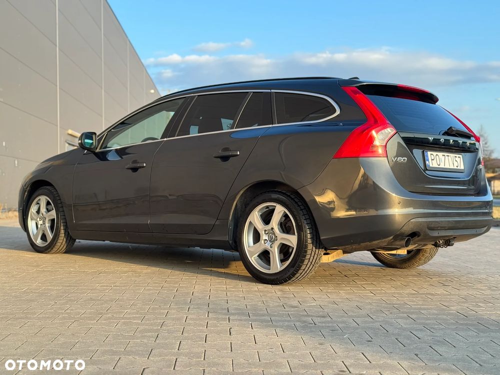 Volvo V60 D3 Geartronic Momentum - 25