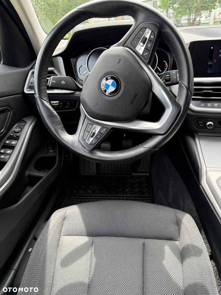 BMW Seria 3 318d - 11