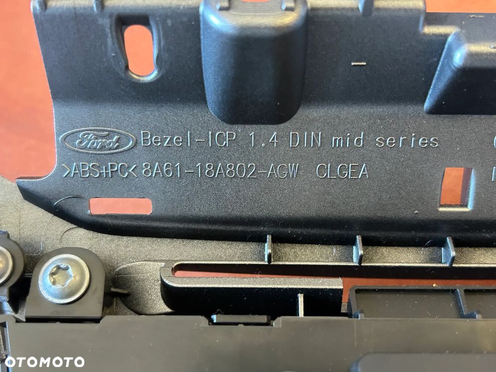 PANEL RADIA FORD FIESTA MK7 8A6T18K811AD - 8