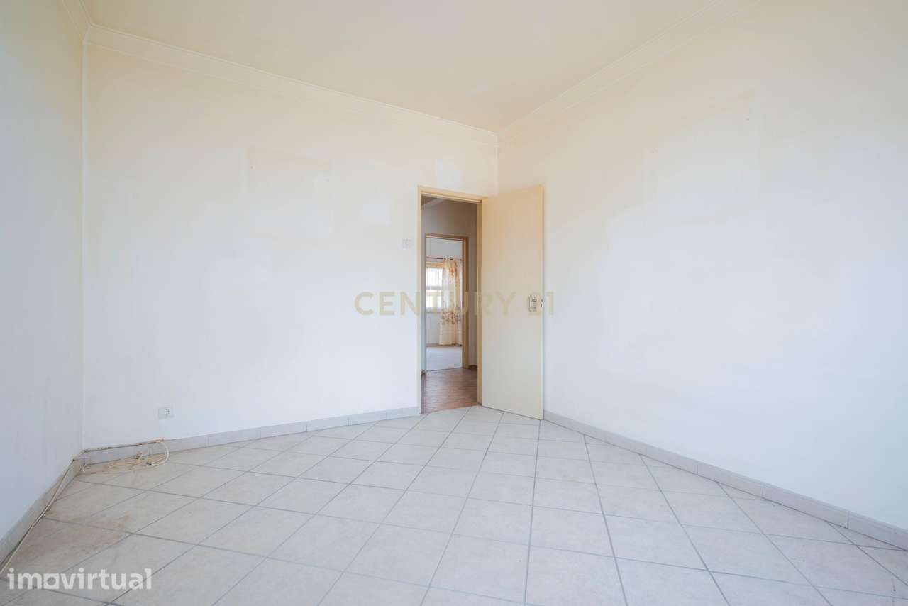 Oportunidade Investimento - Apartamento T2 | Mercês | Algueirão Mem Ma - Grande imagem: 3/24
