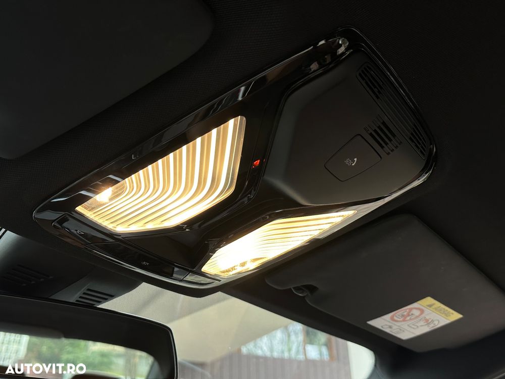 BMW Seria 3 330e Aut. - 38