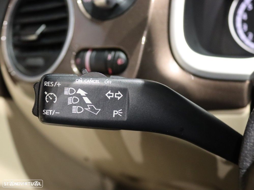 VW New Beetle Cabriolet 1.4 TSI Sport DSG - 30