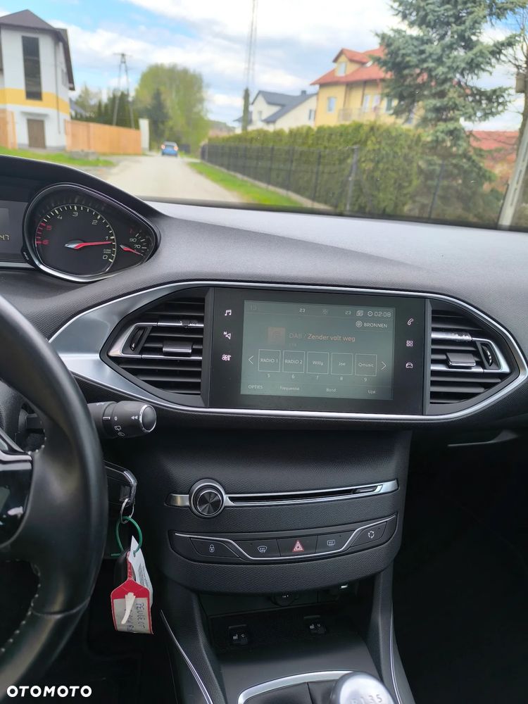 Peugeot 308 BlueHDi 130 Stop & Start Allure Business-Paket - 24