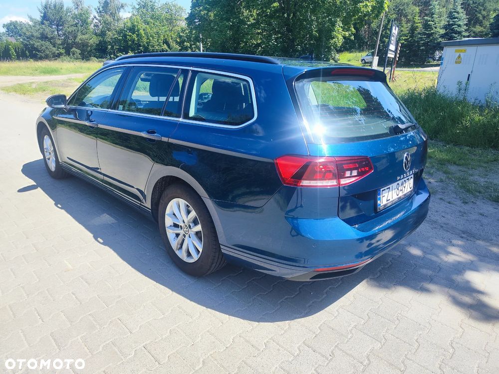 Volkswagen Passat 2.0 TDI SCR DSG Trendline - 4
