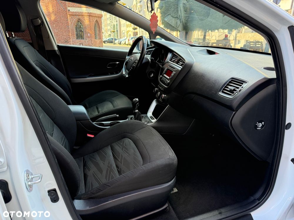 Kia Ceed 1.6 CRDi 136 ISG Dream Team Edition - 8