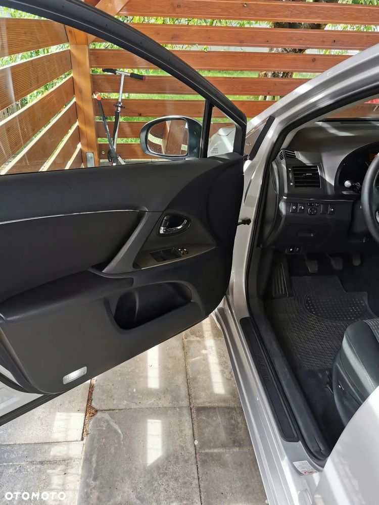 Toyota Avensis 2.0 D-4D Sol - 11