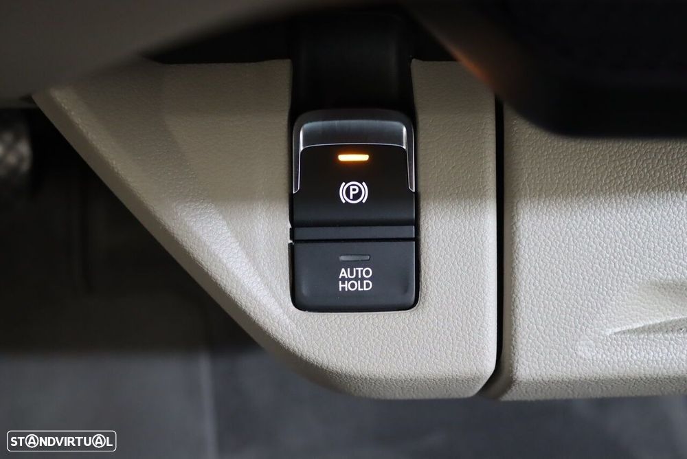 VW Multivan 2.0 TDI Life DSG - 35
